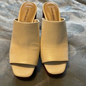 Antonio Melani, size 7.5, 3.5” heel